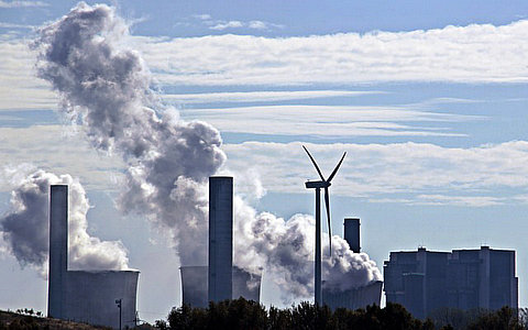 我國首口超萬米科探井完鉆，全球首次在陸地萬米深層鉆探發現油氣