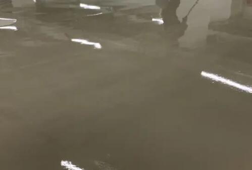 蘇州環(huán)氧地坪廠家分析水泥自流平的特點特點，水泥自流平地面哪家好?